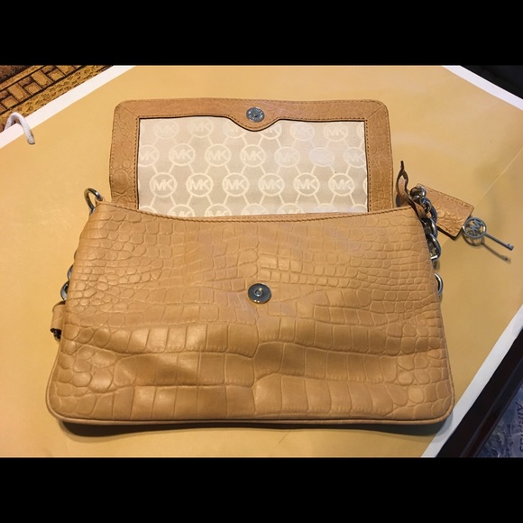 Michael Kors tanish/brown Leather Envelope Shoulder Bag - Picture 12 of 16